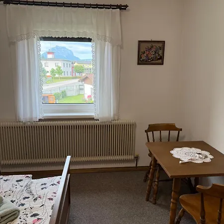 Gemuetliches Vierbettzimmer Mit Bad Und Kueche * Kirchham