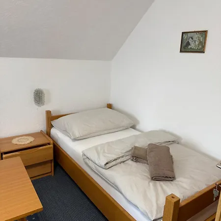 Gemuetliches Vierbettzimmer Mit Bad Und Kueche * Kirchham