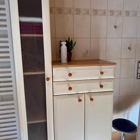 Gemuetliches Vierbettzimmer Mit Bad Und Kueche Homestay szállás *