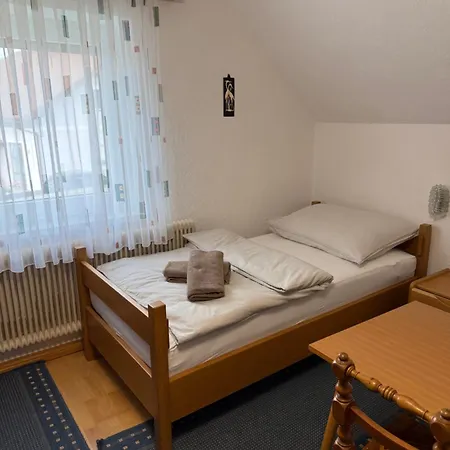 Pansiyon Gemuetliches Vierbettzimmer Mit Bad Und Kueche Kirchham
